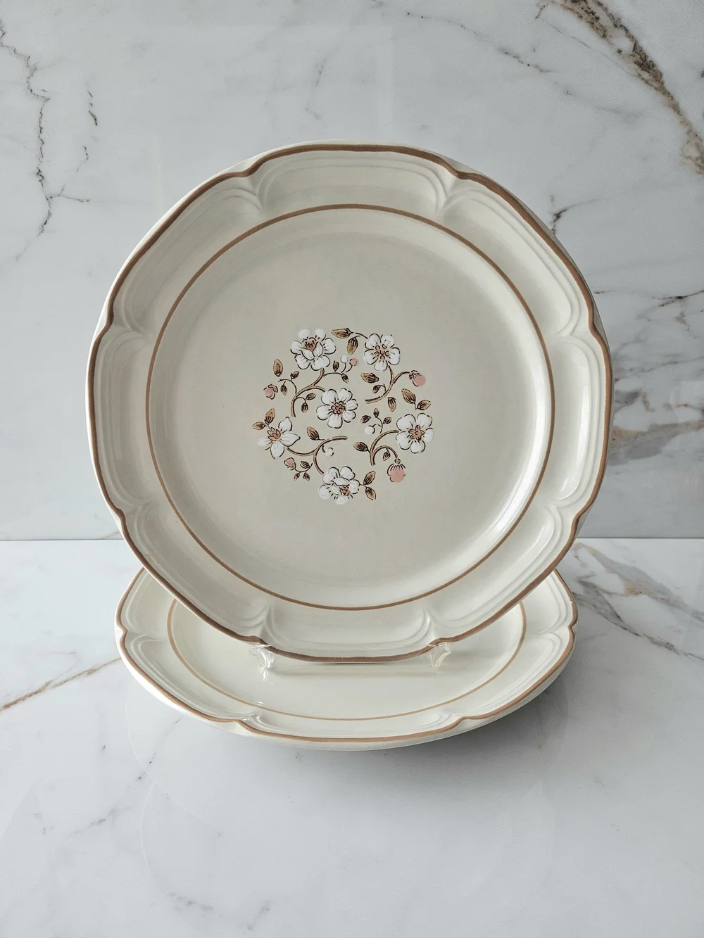 Covington Cream Floral Scalloped Dinner Plates with Gold Rim